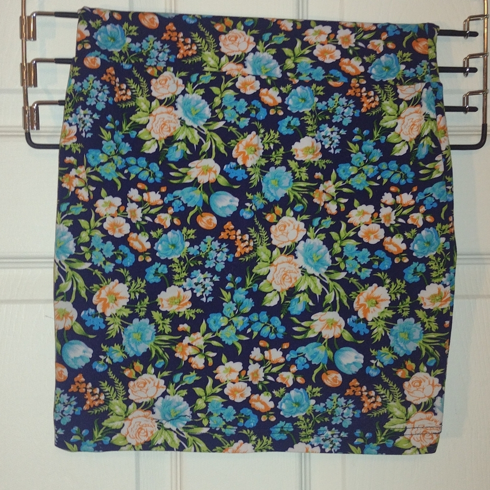 Forever 21 floral patterned stretch pencil skirt